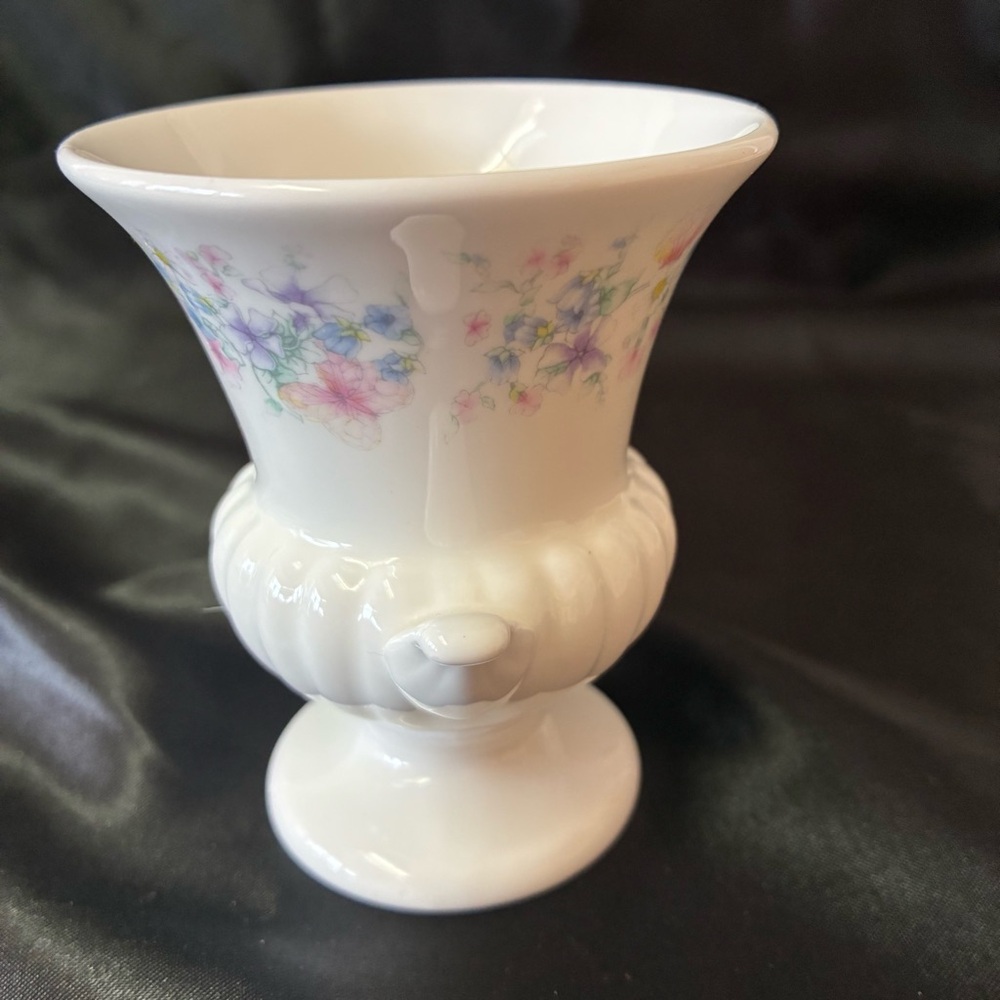 Wedgwood Vintage Angela Bone China Small Urn Bud Vase Toothpick Holder - Picture 5 of 9